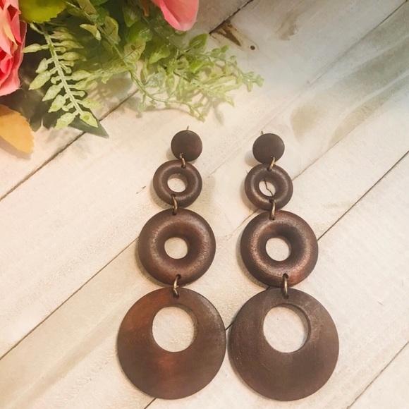 SOLD Gorgeous earrings in assorted colors!💝💕🌟 - Picture 3 of 3